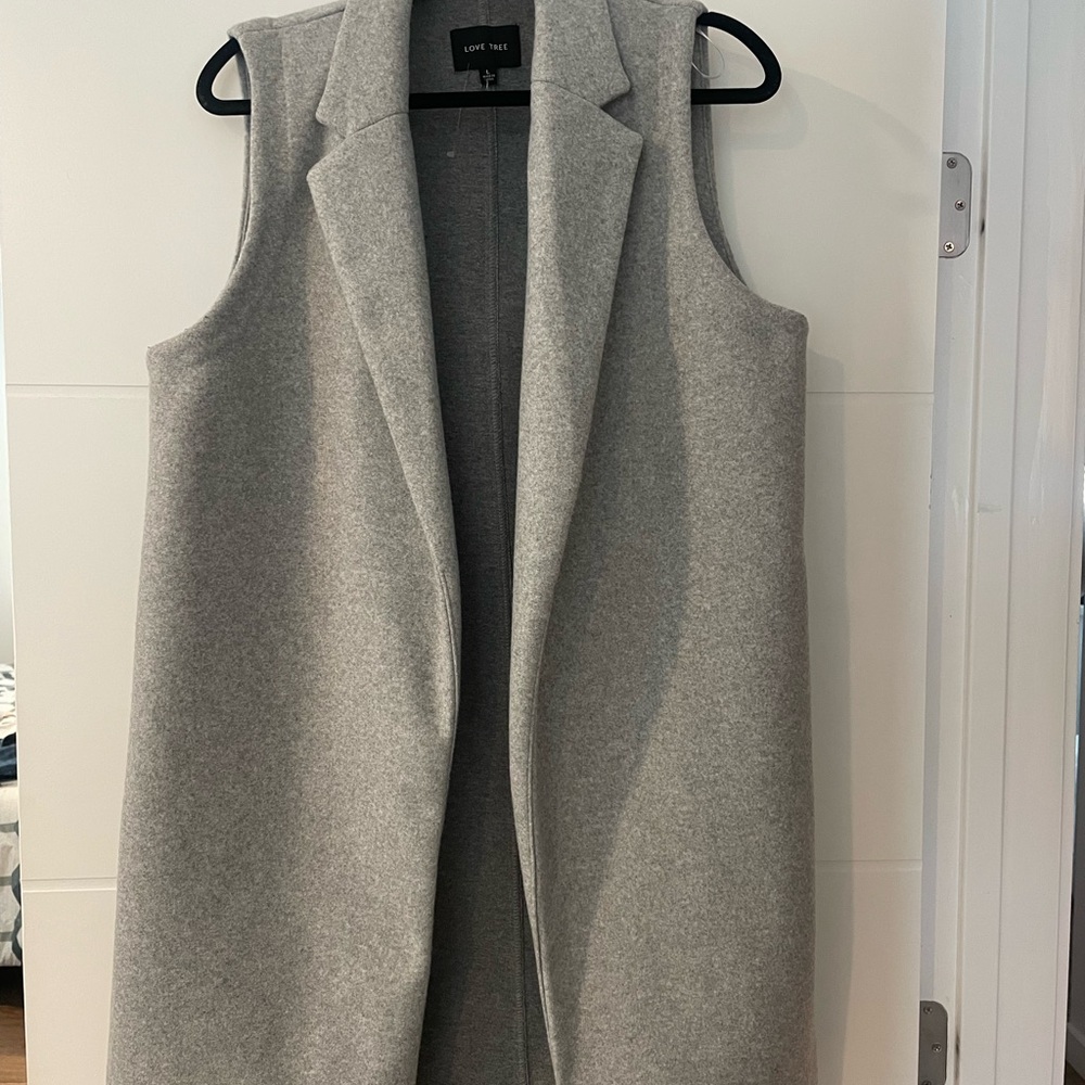 Love Tree Gray Sleeveless Vest with Modern Cut